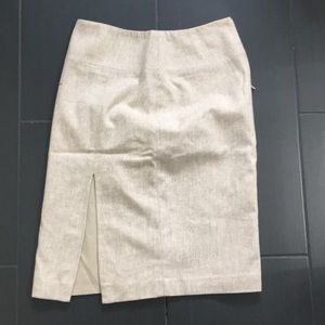 Pencil skirt with side slit.